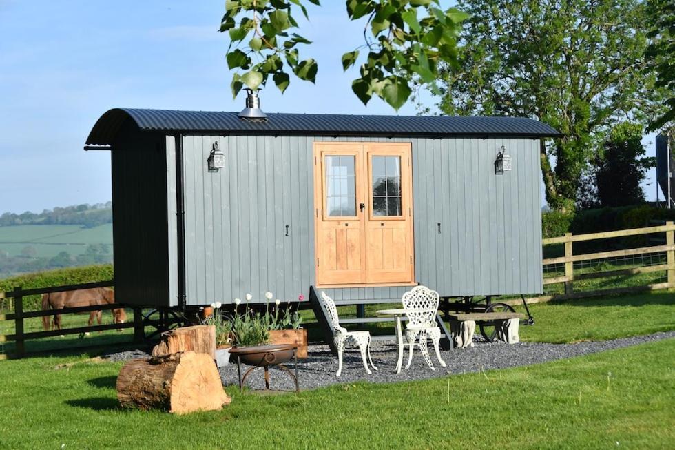 The Shepherds Hut Carmarthen Exterior foto